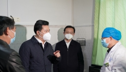 黎春秋市長(zhǎng)帶隊(duì)慰問(wèn)我院劉斌、蔣玉蘭