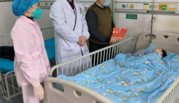 醫(yī)院內(nèi)科第三黨支部春節(jié)慰問(wèn)福利院住院兒童