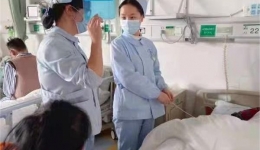 【巾幗擔(dān)當(dāng)在湖一】  用“愛(ài)”點(diǎn)亮生命光彩，用“情”護(hù)航暢快呼吸  ——醫(yī)院呼吸與危重癥醫(yī)學(xué)科一病區(qū)主管護(hù)師汪霞側(cè)寫(xiě)