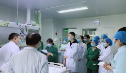 攜手專家查房，共探病情解疑難 ——湘雅醫(yī)院劉志勇教授蒞臨湖醫(yī)附一醫(yī)院指導(dǎo)